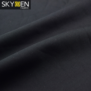 Skygen barato muestra color sólido blanco negro ligero tejido liso 65% poliéster popelina 35% algodón elastán. tejido - Product Image 5