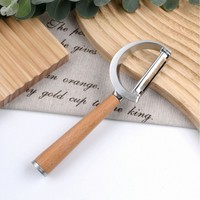 Groothandel Premium RVS Ergonomische Aangepaste Logo Handmatige Houten Handgreep Cassave Aardappel Fruit en Groente Schilmesjes