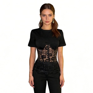 Camiseta de encaje para mujer con contraste, manga corta, top ajustado con dobladillo a la moda - Product Image 3