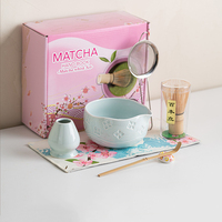 Ensemble traditionnel de matcha Astief de 7 pièces, bol en céramique coloré avec relief de fleurs de cerisier, fouet à matcha, ensemble cadeau avec bec verseur