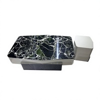 Ensemble de tables basses gigognes surdimensionnées et miniatures, rectangulaires longues avec cube compact gris, décoration moderne pour salon