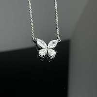 Collar con Colgante de Mariposa Hueca con Diamantes, Serie Phantom, Cadena de Bambú Elegante de Alta Gama para Mujer, Ideal para Bodas