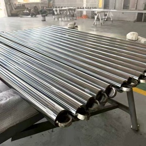 Hardverchroomde naadloze stalen buizen voor industriële toepassingen, verkrijgbaar in diverse maten en oppervlakteafwerkingen. - Product Image 2