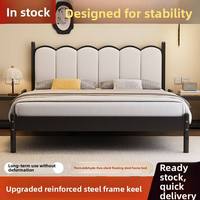Cadre de lit double Queen en chêne massif durable pour chambre principale, design moderne et minimaliste, avec rangement rembourré et élévateur mobile