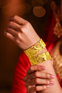 Buy City Girl 24Ct Gold Plated <b>Screw</b> Kada Fashion Accessories Premium Designer <b>Copper</b> Bracelet for Women - Product Image 5