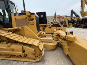 รถดันดิน CAT D5M มือสอง สภาพดี พร้อมส่ง รถบูลโดเซอร์มือสอง เครื่องจักรก่อสร้างขนาดกลาง - Product Image 2