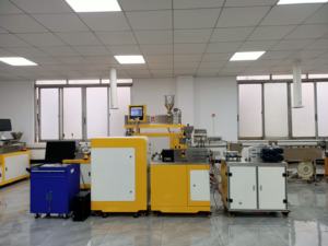 Extrusora con reómetro de torsión/Extrusora de doble tornillo cónico con tornillos contrarrotantes, alta relación L/D de 25:1, material de tornillo 40CrMoTi, 15kW - Product Image 2