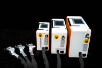 Machine de nettoyage au laser pulsé portable industrielle 200W/300W pour l'entretien de l'assemblage d'avions dans l'industrie aéronautique