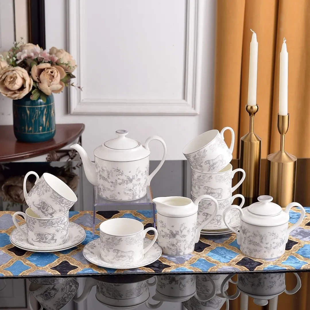 Juego de té de cerámica de lujo serie D Juego de 15 piezas Juego de taza y platillo de tetera de porcelana de hueso