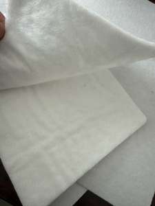 Geotextil No Tejido de Filamento Spunbond, Material Moderno Anti-UV para Aplicaciones en Piscifactorías, Camaroneras, Presas y Vertederos - Product Image 3