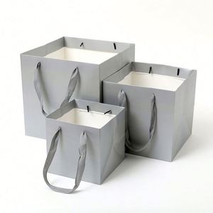 Bolsas de Papel de Compras Reutilizables de Lujo en Varios Tamaños y Colores para Bodas, Regalos y Fiestas - Product Image 2