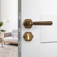 Poignée de porte moderne Poignée de porte intérieure hexagonale en laiton avec jeu de serrures