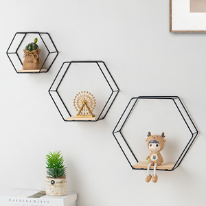 Venta al por mayor de alta calidad hexágono geométrico de <span class=keywords><strong>Metal</strong></span> <span class=keywords><strong>y</strong></span> estantes de <span class=keywords><strong>madera</strong></span> montados en la pared para la pared - Product Image 3