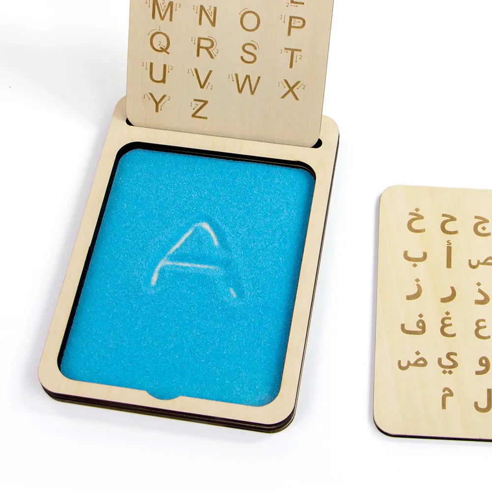 カスタムレターカード形成モンテッソーリ教育玩具は、子供たちが文字アルファベット番号を書く方法を学ぶのに役立ちます