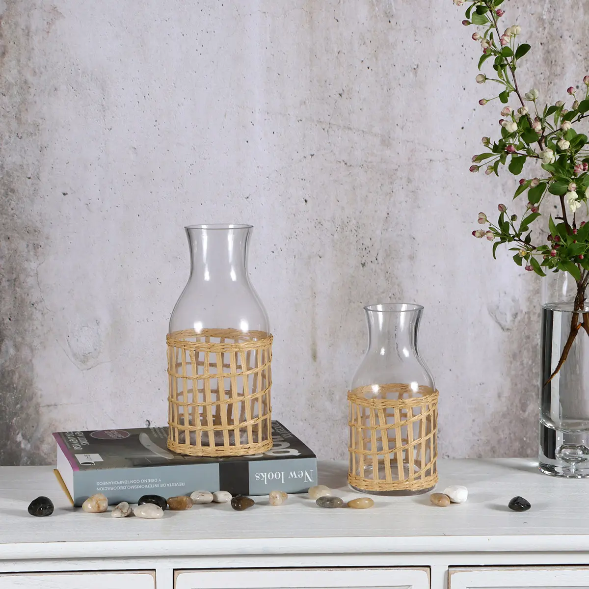 Personalizzazione all'ingrosso vaso di vetro in stile Country con Design decorativo intrecciato in paglia per la decorazione domestica della caffetteria