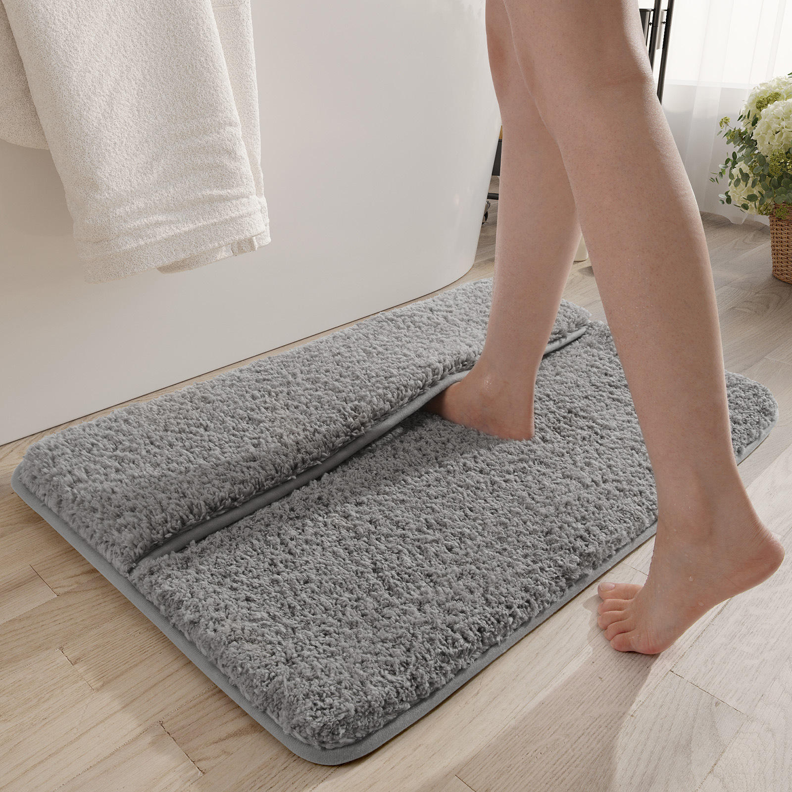 Tapis de bain en polaire motif crème glacée - Couverture intégrale avec dossier, gris minimaliste.