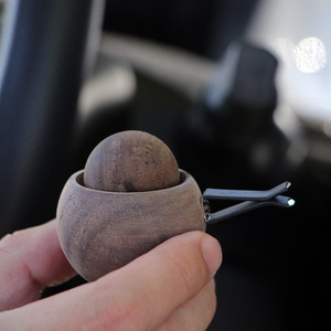 Diffuseur rond en bois pour aérateurs de voiture, noyer noir, diffuseur d'huiles essentielles, parfum longue durée, cadeau décoratif - Product Image 2