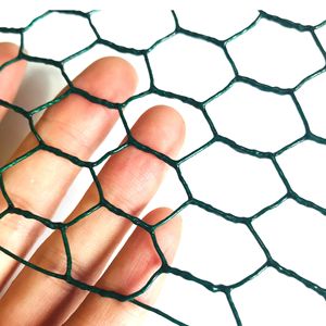 Malla de alambre hexagonal perforada galvanizada BWG 21x3/4 pulgadas para gallineros, rollo de malla para cercas, servicio de corte para aves de corral y gaviones - Product Image 1
