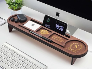 Station d'accueil en bois personnalisée raffinée avec logo sur mesure, organisateur de bureau pour cadeaux d'événements d'entreprise et culture interne - Product Image 1