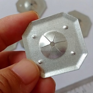 Clips d'isolation acoustique galvanisés de 1-1/4 po avec rondelle de blocage pour la fixation des chevilles d'isolation en laine de roche - Product Image 1