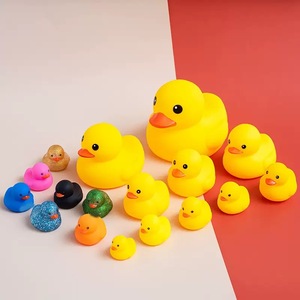 Bán buôn biểu tượng tùy chỉnh nước nổi tắm đồ chơi cao su vịt kích cỡ khác nhau PVC colour thay đổi dễ thương màu vàng cao su vịt - Product Image 3