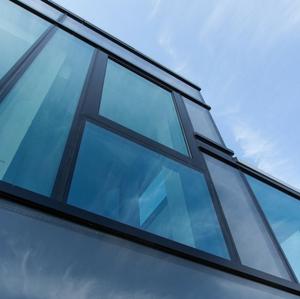 Système de mur-rideau en verre en aluminium anodisé poli, vitrage extérieur unitaire pour façade de siège social d'entreprise - Product Image 3