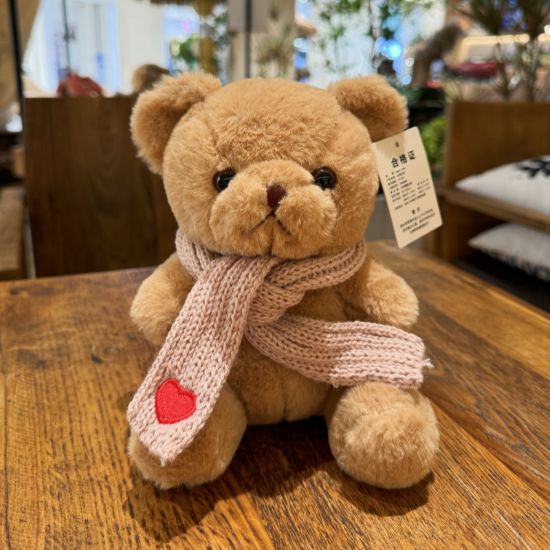 14-ours brun + écharpe rose