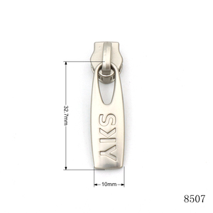 Tirette de <span class=keywords><strong>fermeture</strong></span> <span class=keywords><strong>éclair</strong></span> en métal nickelé mat de qualité, gravée avec le logo de la marque, argentée, 5 unités #   Glissière pour accessoires de sac - Product Image 2