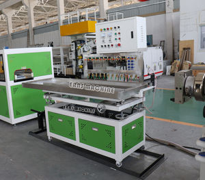 200 <span class=keywords><strong>mm</strong></span> 169mm 154mm WPC PVC <span class=keywords><strong>panneau</strong></span> mural cannelé faisant la machine d'extrusion - Product Image 4