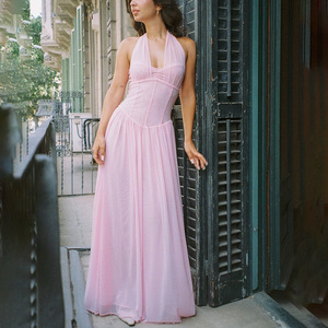 Vestido Largo de Noche con Cuello Halter, Escote en V, Cintura Imperio, Sin Espalda, Plisado y Translúcido - Product Image 1