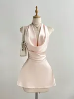 Robe dos nu à col halter pour femme, décolleté plongeant, taille ajustée, rose, idéale pour les événements estivaux