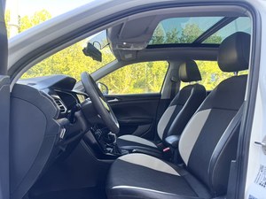 Offre Spéciale Voiture d'Occasion 2020 <span class=keywords><strong>Volkswagen</strong></span> <span class=keywords><strong>T</strong></span>-<span class=keywords><strong>Cross</strong></span> 1.4T 280TSI Essence 5 Portes 5 Places SUV d'Occasion Taille Moyenne Version Haut de Gamme - Product Image 6