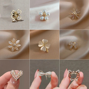 1 pièce Broche tendance petite en forme de nœud pour femme, en métal, épingles de revers de sécurité anti-reflet, accessoires de vêtements pour pulls - Product Image 2