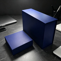 Boîte cadeau rigide magnétique pliable bleu marine en deux tailles pour emballage cadeau haut de gamme