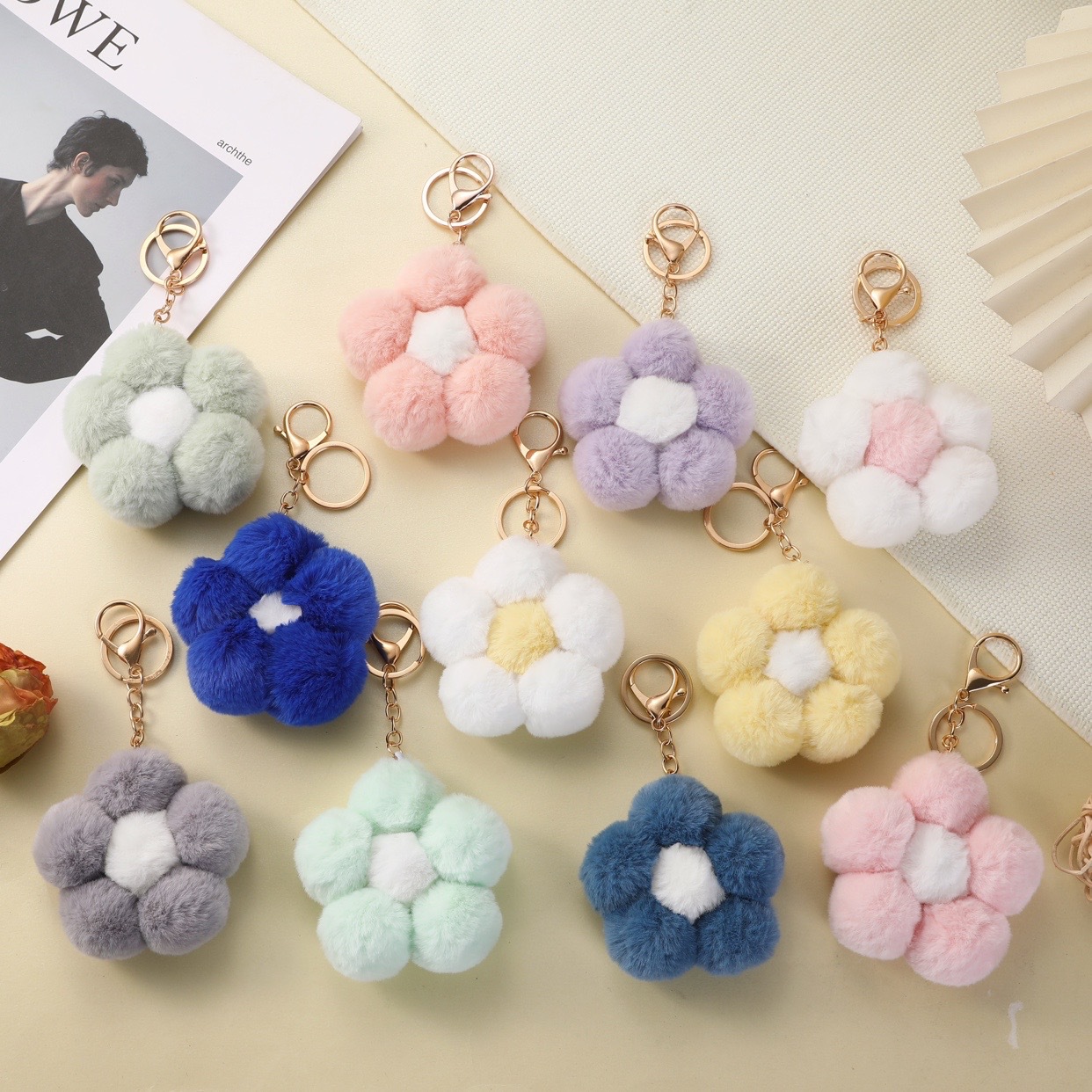 Creative Lovely Key Ring Bag Car Key Pendant Fur Ball Plush Key Chain Flower Pom Pom Flower Fluffy Key Chains for Bag Decoration