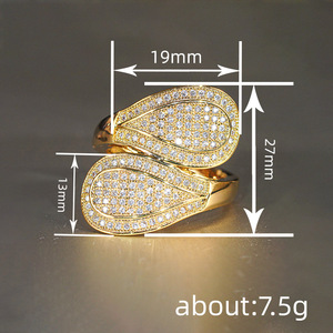 Anello scintillante stile principessa per donna, elegante gioiello da dito alla moda - Product Image 5