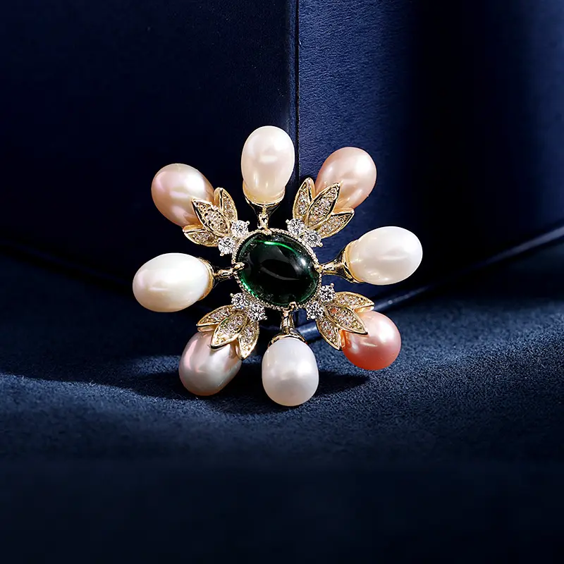 Vintage Elegant High Quality Dress Corsage Emerald Zircon Cardigan Shawl Flower Channel Brooch Freshwater Pearl Brooch