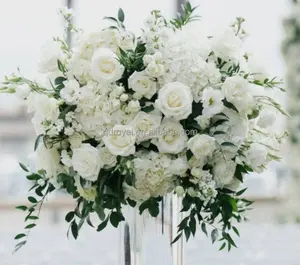 Белый цветочный шар цвета слоновой кости с зелеными листьями ивы для свадебных украшений