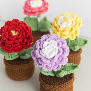 Bouquet de pivoines en crochet, finition personnalisée, en pot, à offrir en cadeau à des amis. Plante en pot, fleur tissée, fleur artificielle. - Product Image 3