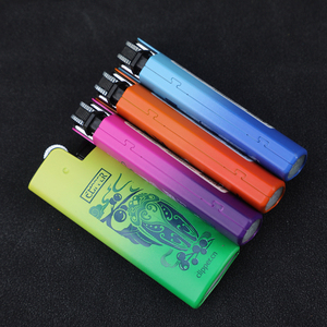 Encendedor de cigarrillos de gas butano con logo grabado degradado de carcasa de metal Clippe español - Product Image 5