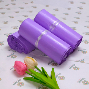 Sac d'expédition <span class=keywords><strong>de</strong></span> vêtement roulant auto-adhésif bon marché en gros avec logo personnalisé Sacs postaux argentés - Product Image 6