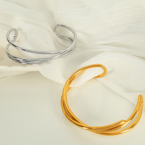 กำไลข้อมือแฟชั่นรูปกากบาท ไทเทเนียมสตีล ดีไซน์เปิด เครื่องประดับผู้หญิง สีเงิน สีทอง - Product Image 3