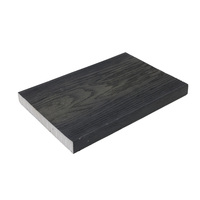 Terrasse extérieure en composite bois-plastique au design moderne, résistante aux UV, avec traitement de surface à grain de bois peu profond