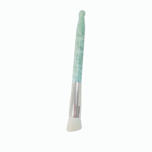 Brocha de Maquillaje Portátil de Jade para Iluminador, con Mango de Jade Verde - Product Image 2