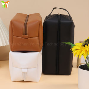 Grande trousse de toilette transparente en PVC avec fermeture éclair et poignée souple, idéale <span class=keywords><strong>pour</strong></span> les essentiels de <span class=keywords><strong>maquillage</strong></span> minimalistes et portables <span class=keywords><strong>pour</strong></span> femmes en voyage - Product Image 5