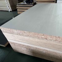18mm Yüksek Parlaklıkta Melamin Kaplı Masif Blok |   4x8ft Su ve Ateşe Dayanıklı Çevre Dostu E0 Formaldehit İçermeyen Birinci Sınıf 5 Katmanlı