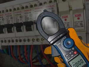 เครื่องหนีบ DT-3398B 1000V 2000A AC DC True RMS, เครื่องหนีบดิจิตอลพร้อมไฟฉายบลูทูธ NCV - Product Image 6