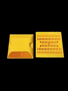 शुद्ध पीला प्लास्टिक बिल्ली आंख सड़क Stud-IP68 वाटरप्रूफ इंजीनियर ग्रेड चिंतनशील मार्कर पार्किंग के लिए कोई शक्ति आवश्यक नहीं - Product Image 6