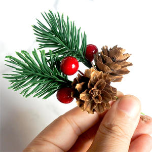 Red Berry Pinecones Pine Needles Tallos Artificial Winter Christmas Berries Picks Decoración para Navidad - Product Image 5