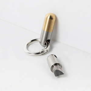 Dr. Cuchillo Cápsula Gigante de Aleación de Aluminio Plateado con Hoja de 8mm, Herramienta de Emergencia para Llavero - Product Image 3